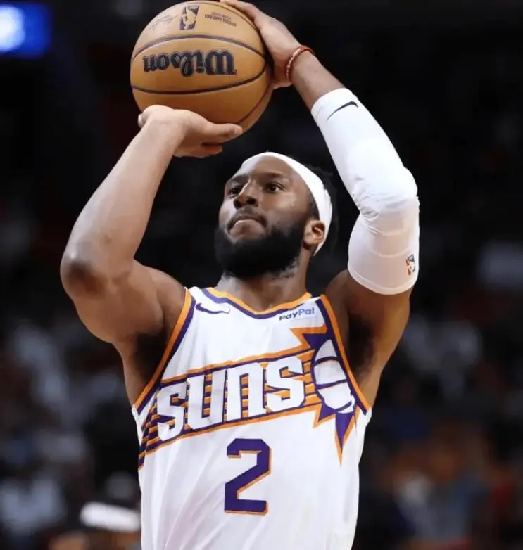 PG游戏-洛杉矶湖人训练开放日，关键时刻主帅复盘引欢呼，欧联在即，赛程密集仍需轮换的简单介绍