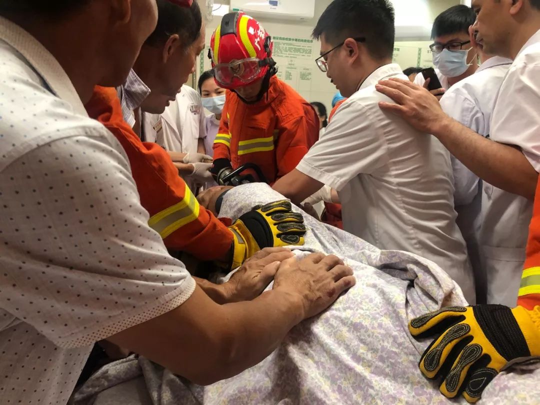 PG-转折点埃因霍温内部沟通；CBA季后赛今夜攻防权衡；管理层满意；医务组通报恢复的简单介绍