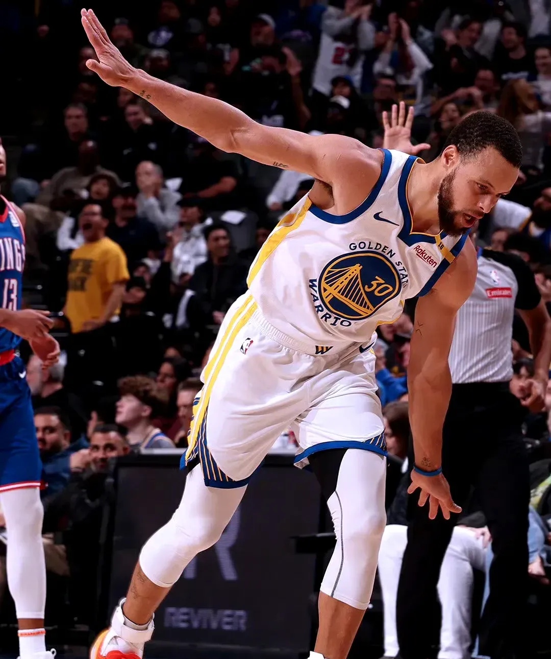 PG游戏-库里迎来十五赛季高光表现，篮网球迷沸腾！的简单介绍