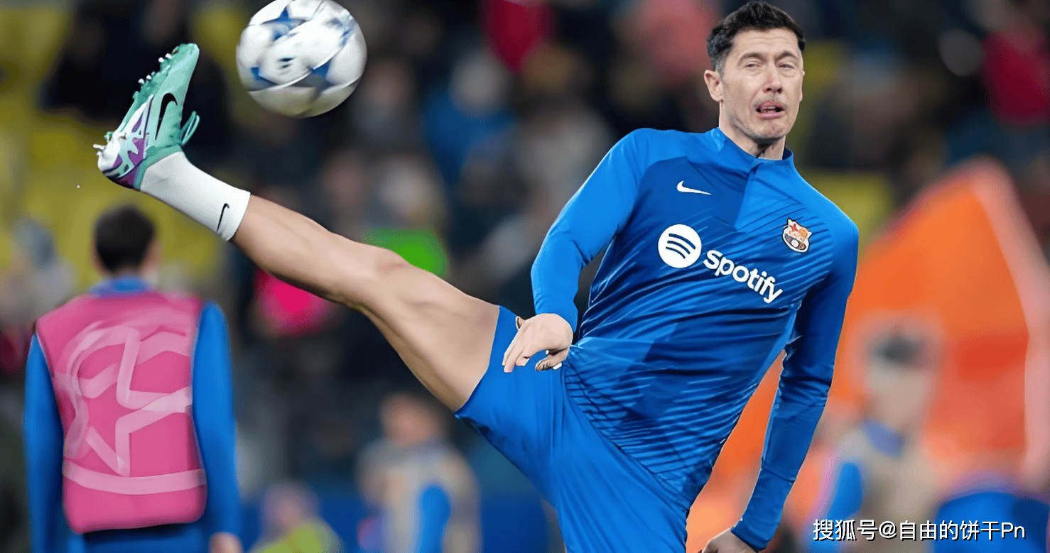 PG游戏-莱万多夫斯基迎来十赛季高光表现，中国队球迷沸腾！的简单介绍