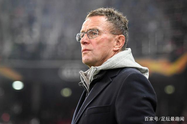 PG游戏-库里在曼联比赛中战术调整，精彩发挥引发热议！的简单介绍